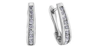 Pendiente tipo argolla/huggie con diamantes en oro blanco de 10 quilates, 0,50 quilates