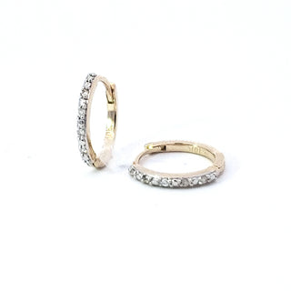 Pendientes tipo argolla/huggie con diamantes de 0,05 quilates en oro amarillo de 10 quilates