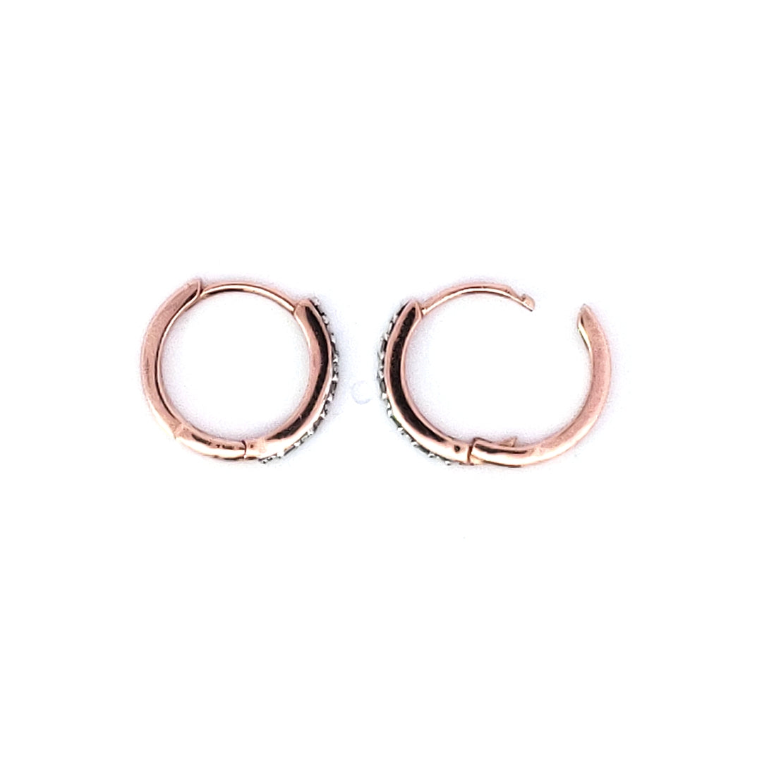 Pendientes tipo argolla/huggie con diamantes de 0,05 quilates en oro rosa de 10 quilates