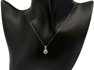 Colgante de oro blanco de 10 quilates con peridoto de 0,40 quilates y diamante de 0,08 quilates, cadena tipo caja de 18"