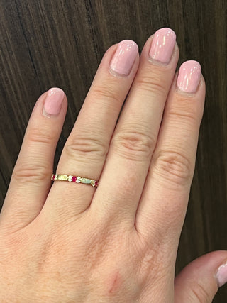 Anillo/banda de oro amarillo de 10 quilates con rubí auténtico y diamante de 0,13 quilates, tamaño 6,5