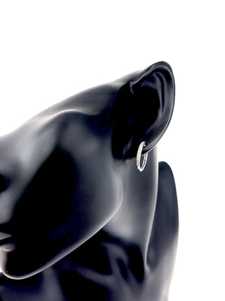 Aretes tipo argolla con diamantes de 0,15 quilates en oro blanco de 10 quilates