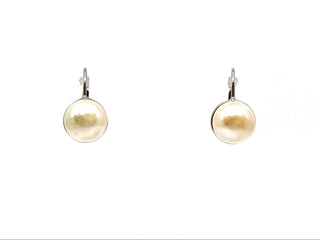 Aretes de perlas cultivadas en oro blanco de 14 quilates con cierres de palanca