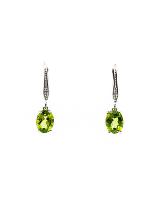 Aretes de diamantes y peridoto en oro blanco de 10 quilates