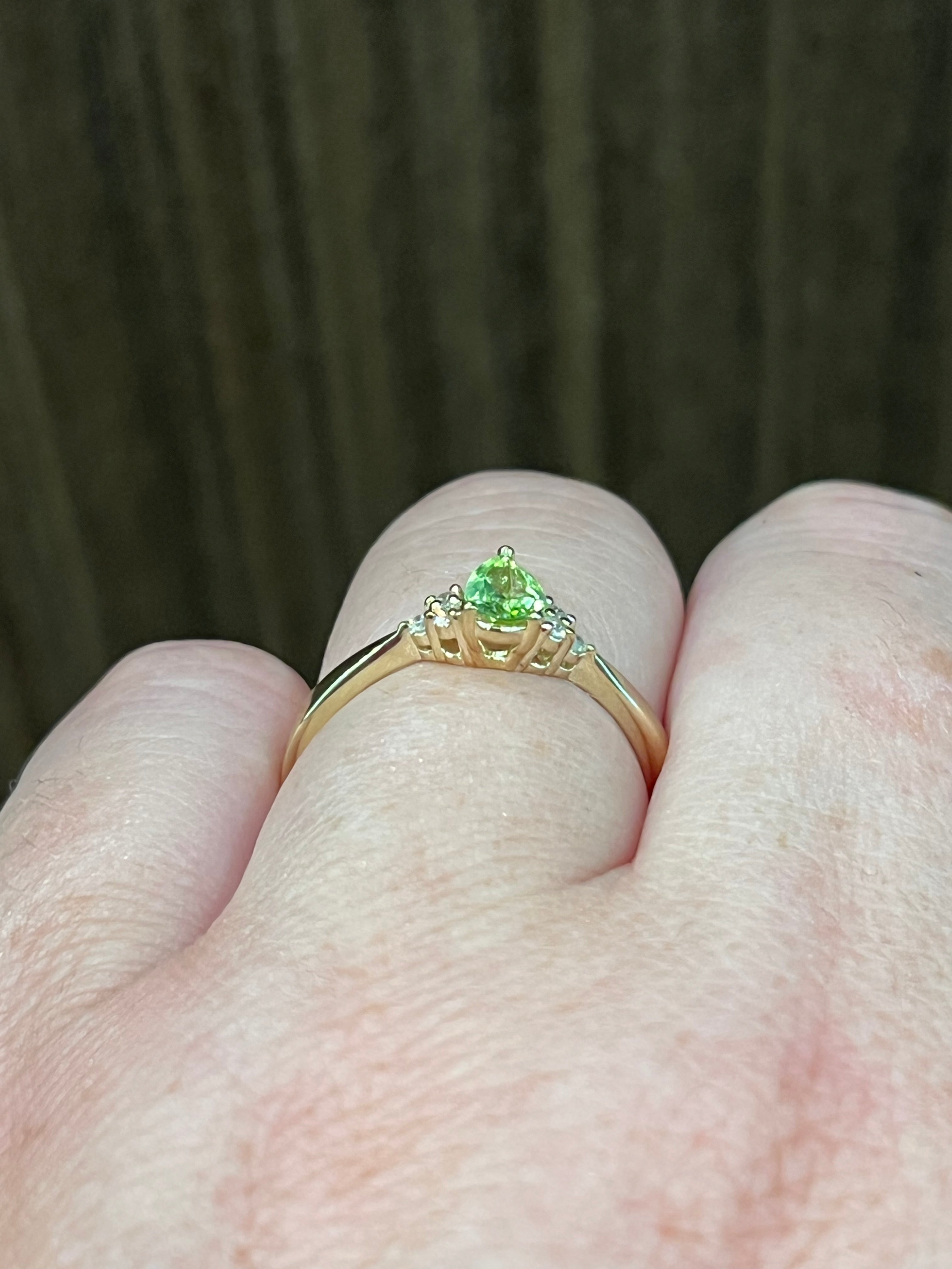 10K Yellow Gold Peridot and Diamond Ring - 4.5