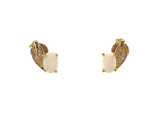 Aretes de oro amarillo de 10 quilates con ópalo de 0,60 quilates y diamantes de 0,04 quilates