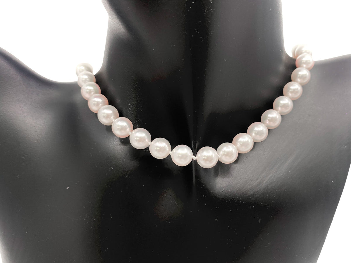 Hebra de perlas cultivadas blancas de 7-7,5 mm con cierre de perlas de oro amarillo de 14 k - 18&quot;