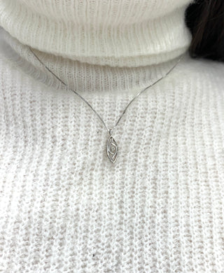 Collar de plata con diamantes
