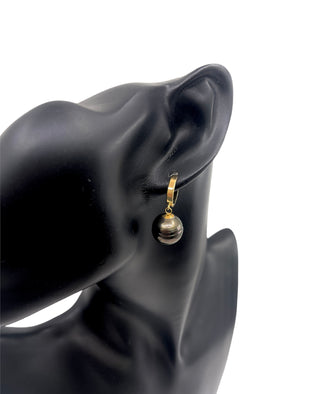 Aretes colgantes de perlas de Tahití de oro amarillo de 14 quilates con cierre de aro