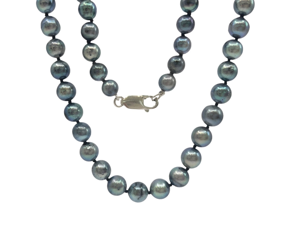 Hebra de perlas cultivadas graduadas de color negro con cierre de langosta de plata de ley - 18&quot;