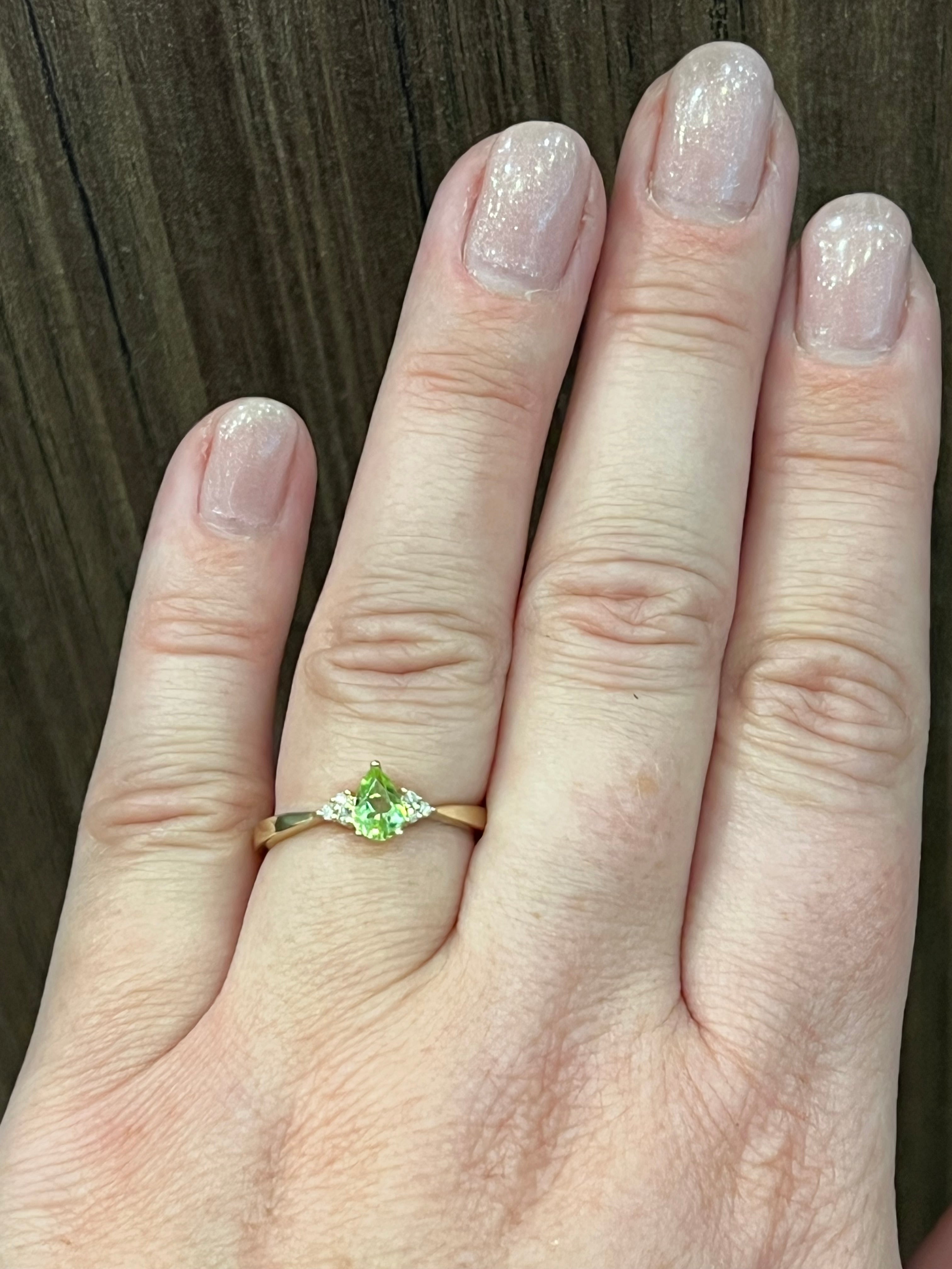 10K Yellow Gold Peridot and Diamond Ring - 4.5