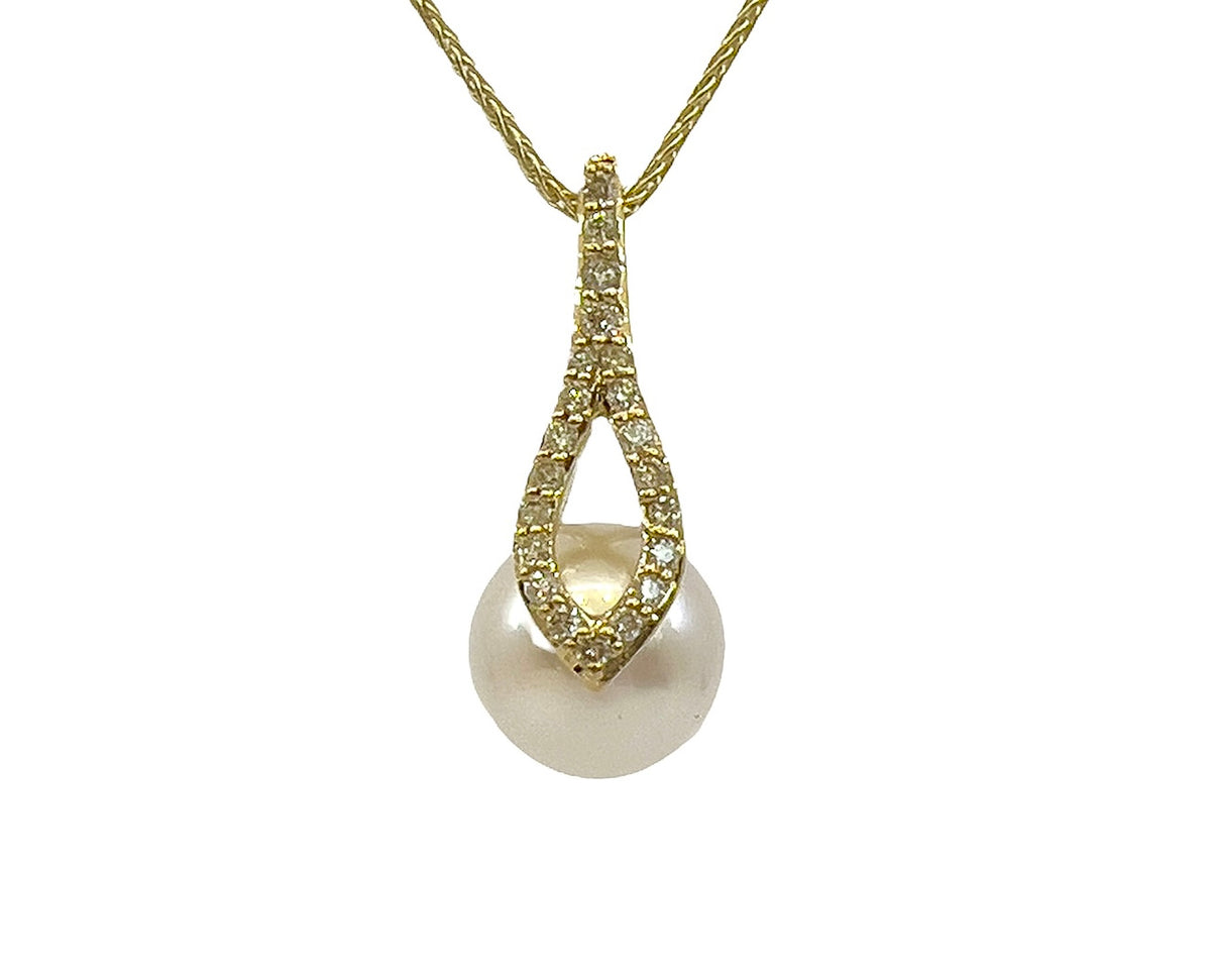 10K Yellow Gold Cultured Pearl and Diamond Necklace, 18&quot;