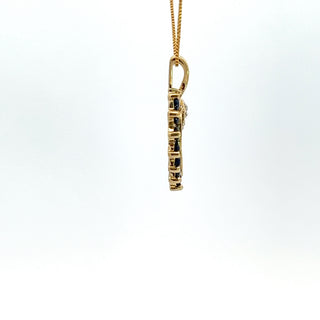 Colgante en forma de corazón de zafiro y diamante de 0,03 quilates en oro amarillo de 10 quilates, 18"