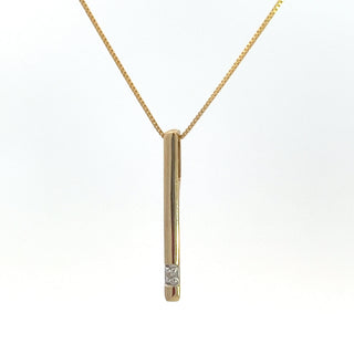 Colgante con barra de diamantes de 0,008 quilates en oro amarillo de 10 quilates, 18"