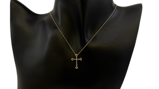 Colgante con forma de cruz de diamantes blancos y chocolate de 0,21 quilates en oro amarillo de 10 quilates, 18"