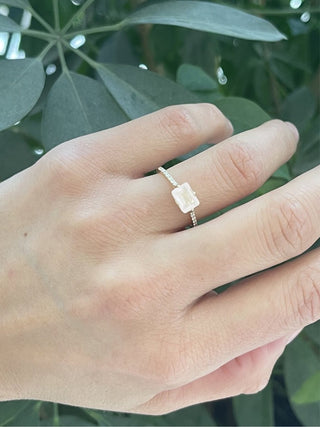 Anillo de oro amarillo de 10 quilates, cuarzo rosa auténtico de 7 x 5 mm y diamante de 0,11 quilates, tamaño 6,5