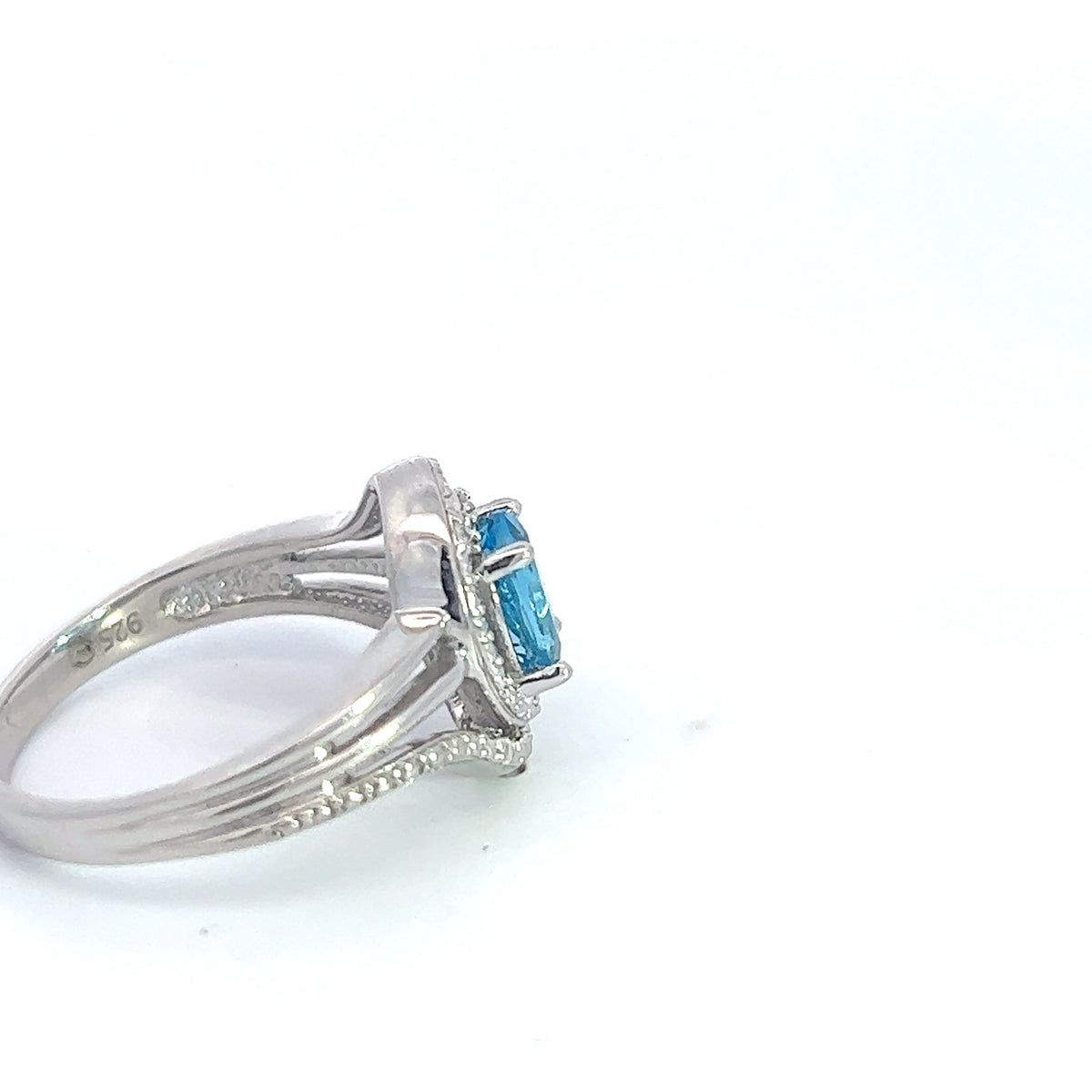 925 Sterling Silver 7 x 5mm Blue Topaz and 0.03cttw Diamond Ring - Size 6