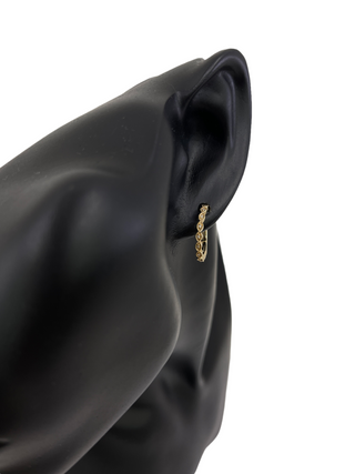 Aretes tipo argolla con diamantes canadienses de 0,05 quilates en oro amarillo de 14 quilates