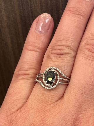 Anillo de plata de ley 925 con zafiro azul de 7 x 5 mm y diamante de 0,03 quilates, talla 6