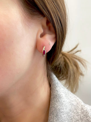 Aretes de rubí genuino en oro de 10 quilates en dos tonos