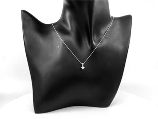 Colgante de diamante canadiense de talla princesa de 0,15 quilates en oro blanco de 18 quilates, 18"