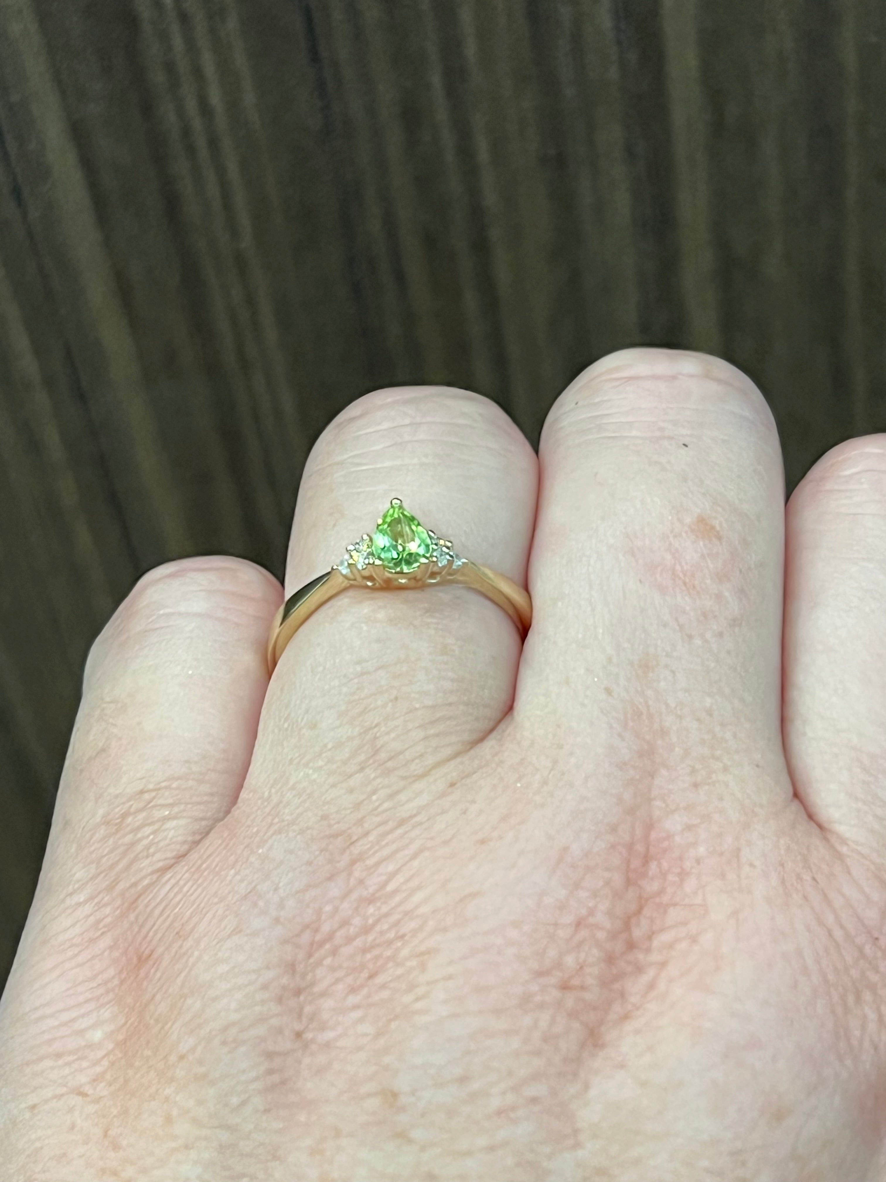 10K Yellow Gold Peridot and Diamond Ring - 4.5