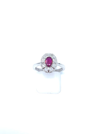 Anillo de rubí y diamantes