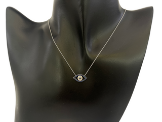 Colgante de mal de ojo con diamantes y zafiros en oro blanco de 10 quilates, 18"