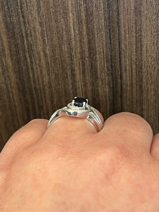 Anillo de plata de ley 925 con zafiro azul de 7 x 5 mm y diamante de 0,03 quilates, talla 6