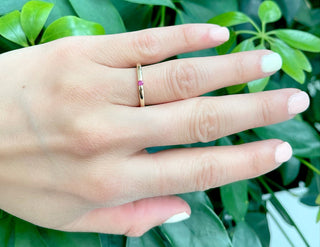 Anillo de oro amarillo de 10 quilates con rubí auténtico de 0,07 quilates, talla 6