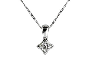 Colgante de diamante canadiense de talla princesa de 0,15 quilates en oro blanco de 18 quilates, 18"