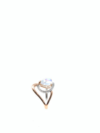Anillo de piedra lunar y diamantes
