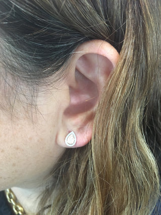 Aretes de diamantes de dos tonos de 0,28 quilates en oro blanco y rosa de 14 quilates