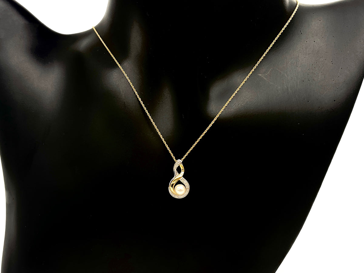 10K 2 Tone Pearl 4.5-5mm and Diamond Pendant, 18&quot;