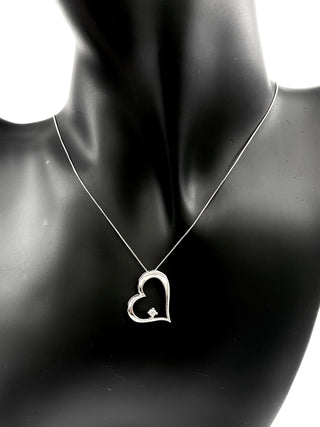 Collar de oro blanco de 10 quilates con diamantes canadienses de 0,051 quilates