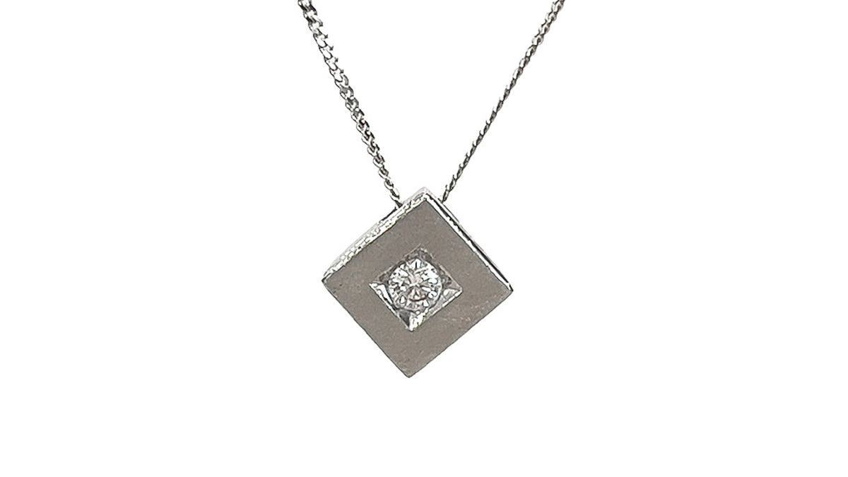 10K White Gold 0.05cttw Diamond Necklace, 18&quot;