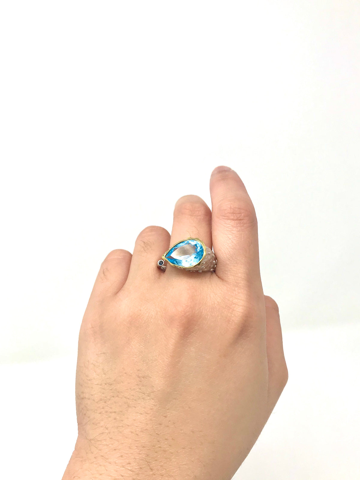 Anillo de plata con topacio azul y zafiro