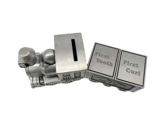 Hucha de peltre grabable con forma de tren con primer rizo y vagones de tren con primer diente