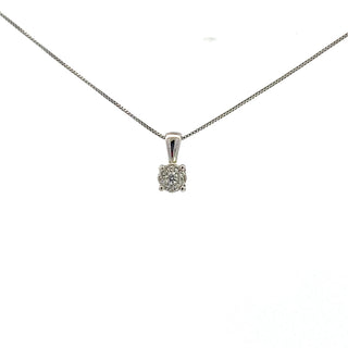 Colgante solitario con engaste de ilusión de diamantes de 0,06 quilates de oro blanco de 10 quilates, 18"