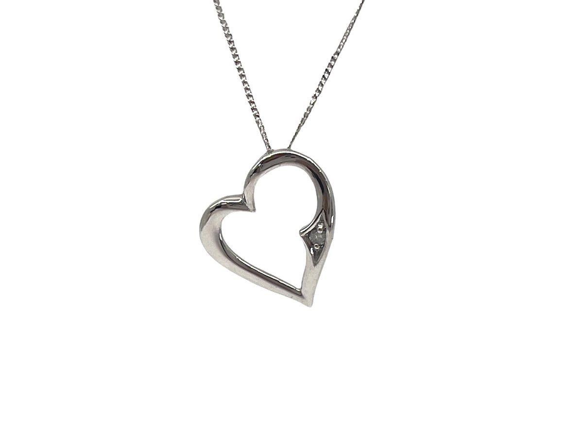 10K White Gold 0.01cttw Diamond Heart Necklace, 18&quot;