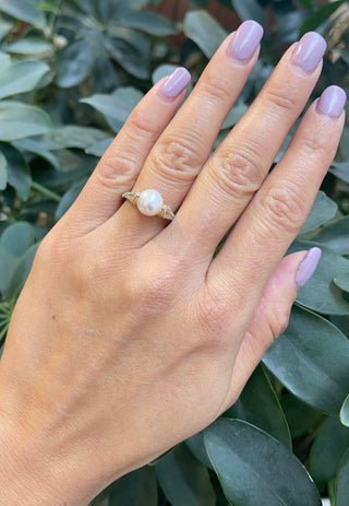 Anillo de diamantes y perlas cultivadas en oro amarillo de 10 quilates, talla 6