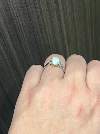 Anillo de oro blanco de 10 quilates con ópalo y diamantes, tamaño 6,5