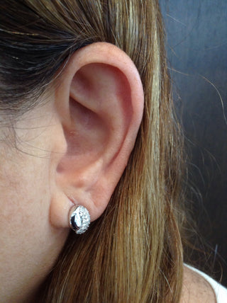Aretes de oro blanco de 10 quilates con diamantes pavé de 0,28 quilates