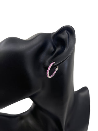 Aretes de aro con zafiro rosa en oro blanco de 14 quilates