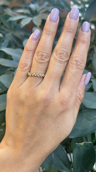 Anillo de diamantes de 0,08 quilates en oro amarillo de 10 quilates