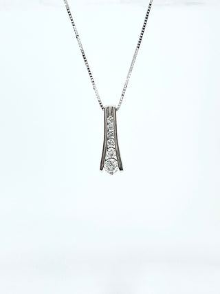 Colgante de diamantes de 0,31 quilates en oro blanco de 10 quilates