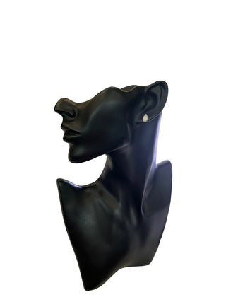 Aretes de diamantes y ópalo de oro amarillo de 10 quilates