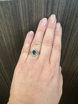 Anillo de plata de ley 925 con zafiro azul de 7 x 5 mm y diamante de 0,03 quilates, talla 6