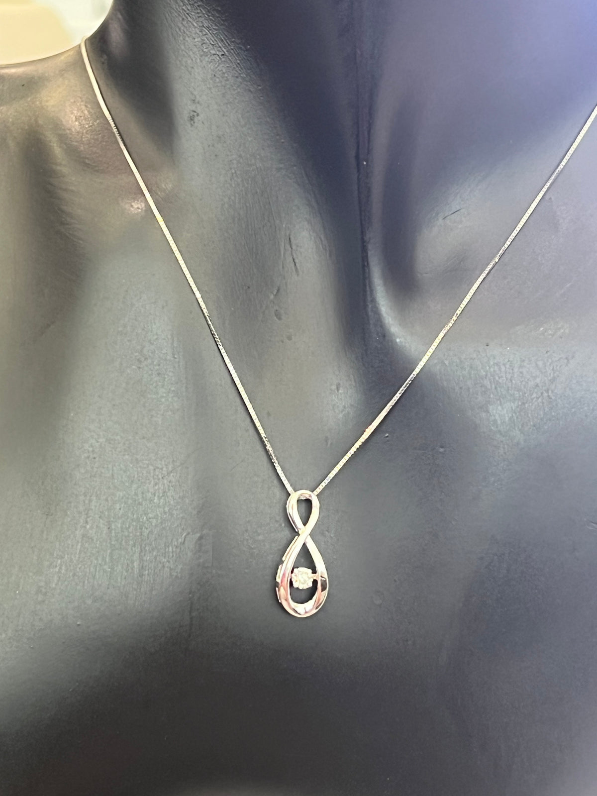 10K White Gold 0.03 cttw Diamond Pulse Pendant, 18&quot;