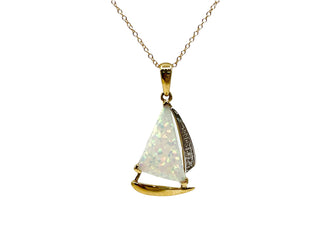 Collar de oro amarillo de 10 quilates con ópalo creado en forma de velero y diamantes de 0,015 quilates, 18 pulgadas